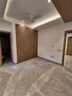 Room in 4 BHK Builder Floor at Hauz Khas Enclave – for Sale