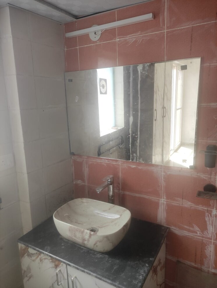 Bathroom, logix-blossom-county 5 Bedroom 4425 Sq.Ft. Penthouse In Sector 137 Noida 9187844