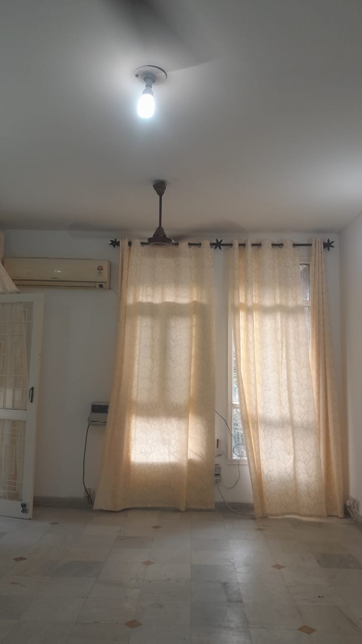 3 BHK + Pooja Room Builder Floor For Rent in Unitech South City II