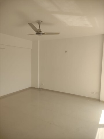 Room in 2 BHK Apartment at Tata Eureka Park, Sector 150 – for Rent