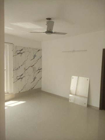 Room in 2 BHK Apartment at Tata Eureka Park, Sector 150 – for Rent