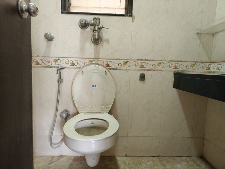 Attached Bathroom, lake-pleasant 2 Bedroom 910 Sq.Ft. Apartment In Powai Mumbai 9187860