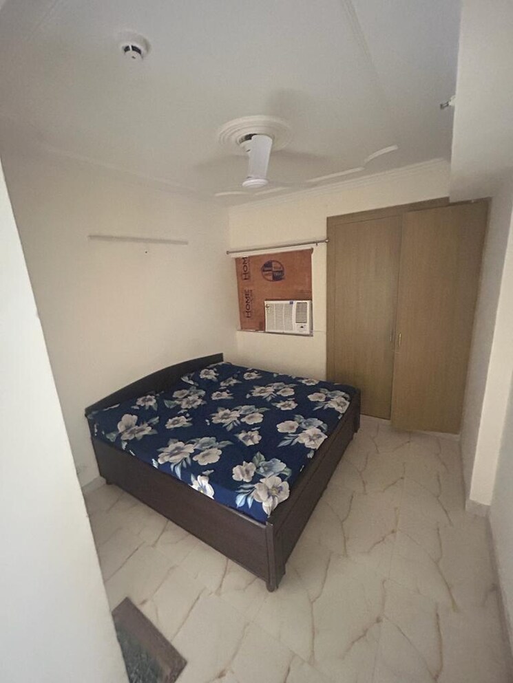 Bedroom, paras-tierea 3.5 Bedroom 1580 Sq.Ft. Apartment In Sector 137 Noida 9187896
