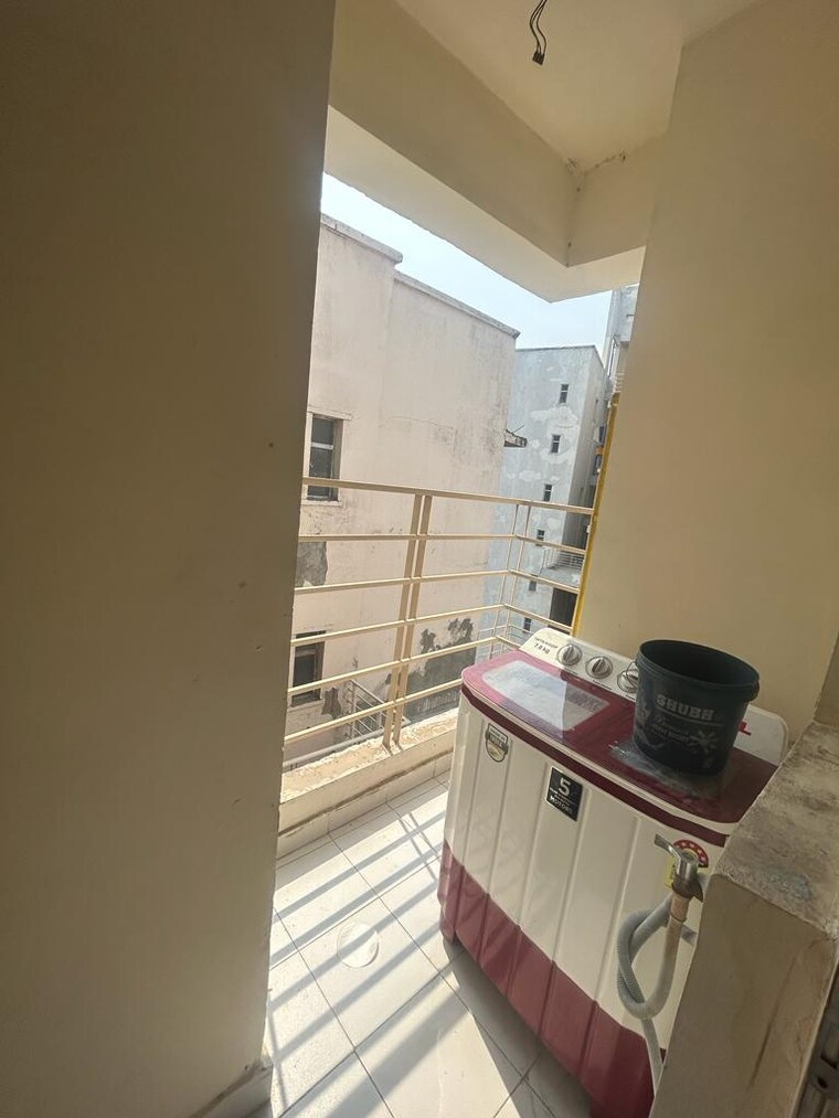 Kitchen, paras-tierea 3.5 Bedroom 1580 Sq.Ft. Apartment In Sector 137 Noida 9187896