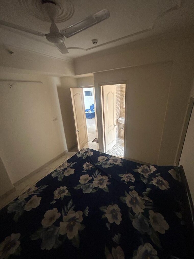 Bedroom, paras-tierea 3.5 Bedroom 1580 Sq.Ft. Apartment In Sector 137 Noida 9187896