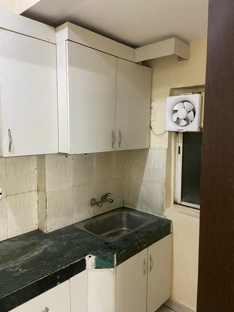 Kitchen, paras-tierea 2 Bedroom 925 Sq.Ft. Apartment In Sector 137 Noida 9187924