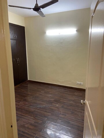 Room in 2 BHK Apartment at Paras Tierea, Sector 137 – for Rent