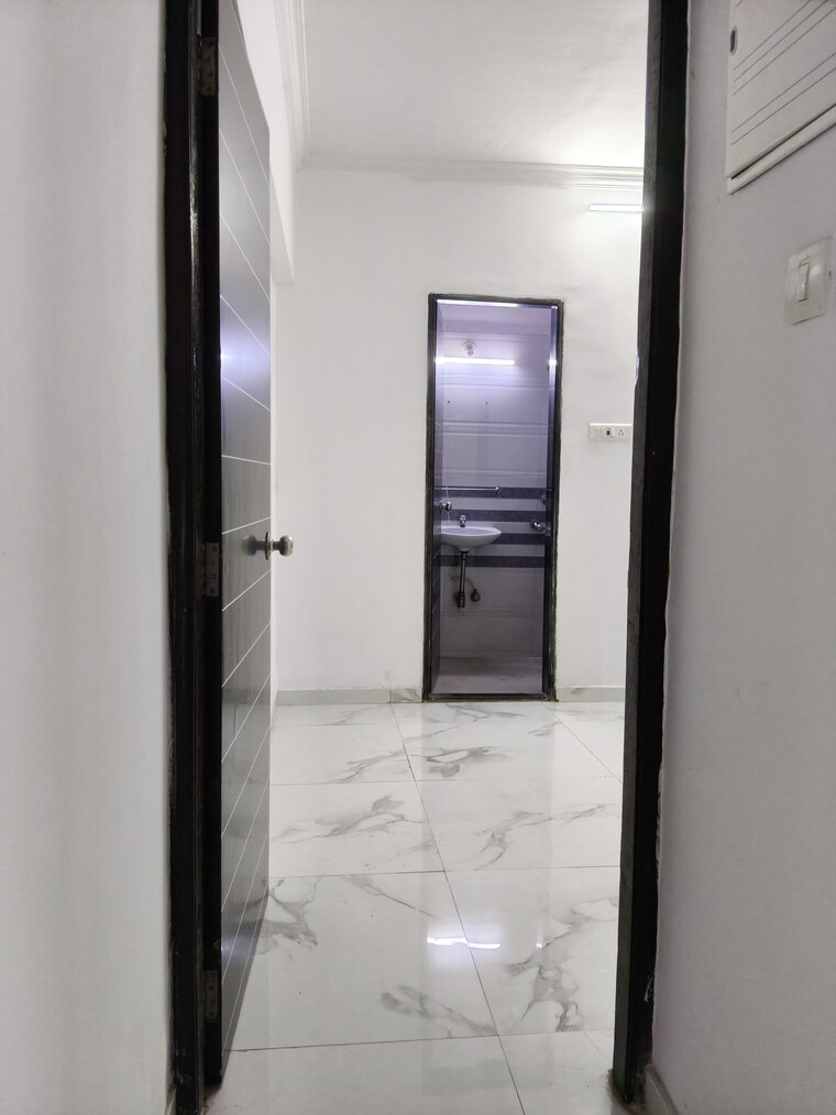 Bathroom, dgs-sheetal-airwings 3 Bedroom 1000 Sq.Ft. Apartment In Santacruz East Mumbai 9187931