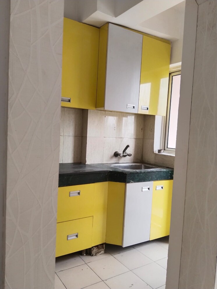 Kitchen, paras-tierea 2.5 Bedroom 1070 Sq.Ft. Apartment In Sector 137 Noida 9187936