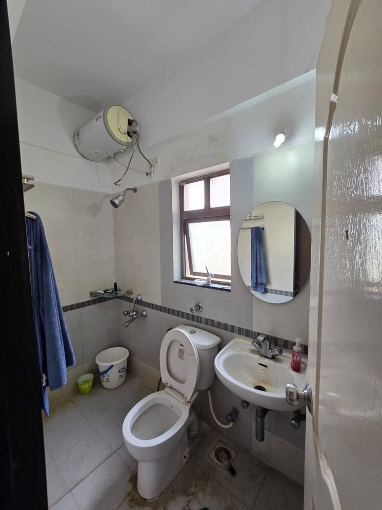 Bathroom, gera-emerald-city 3 Bedroom 1400 Sq.Ft. Apartment In Kharadi Pune 9187942