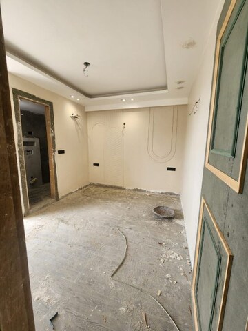 Room in 3 BHK Apartment at Dera Mandi – for Sale