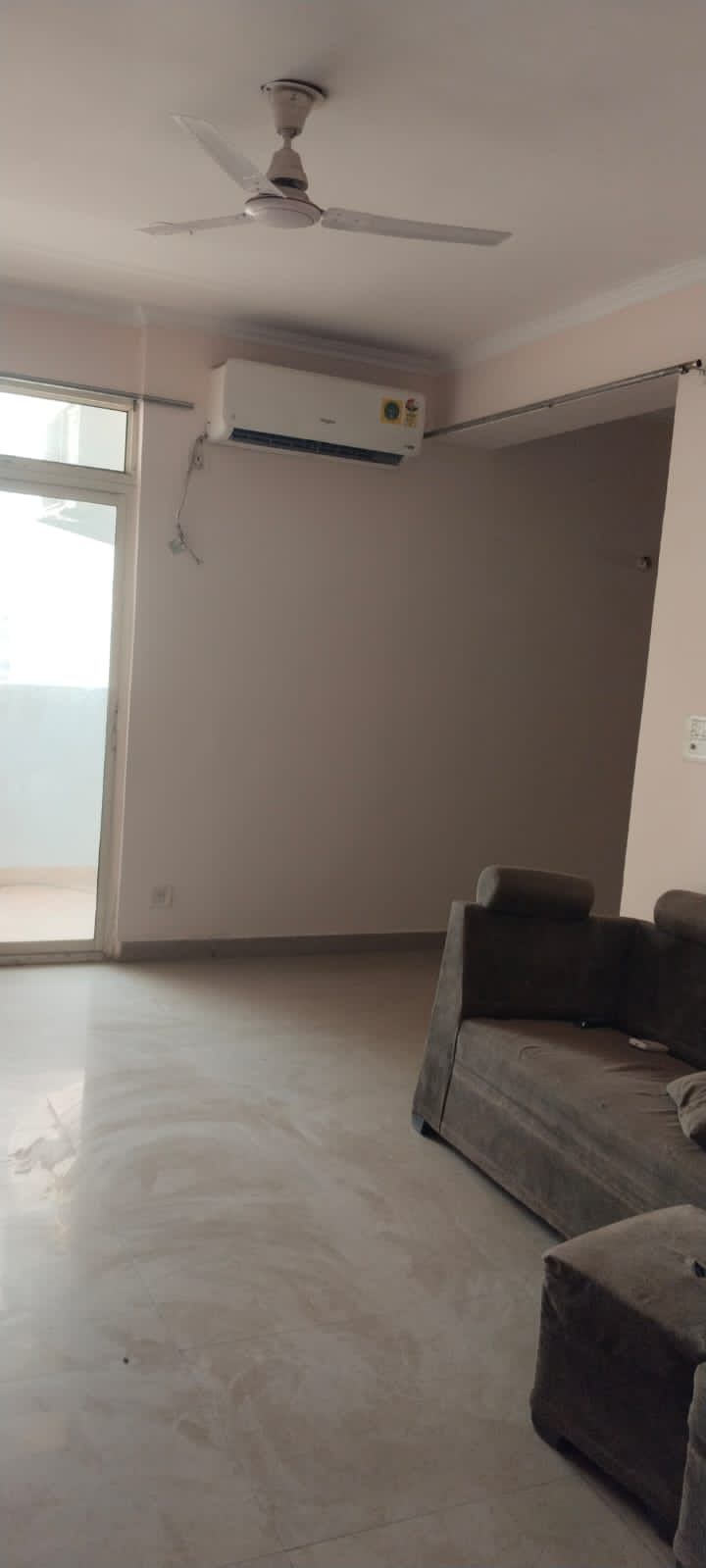 2 BHK Apartment For Rent in Paras Tierea