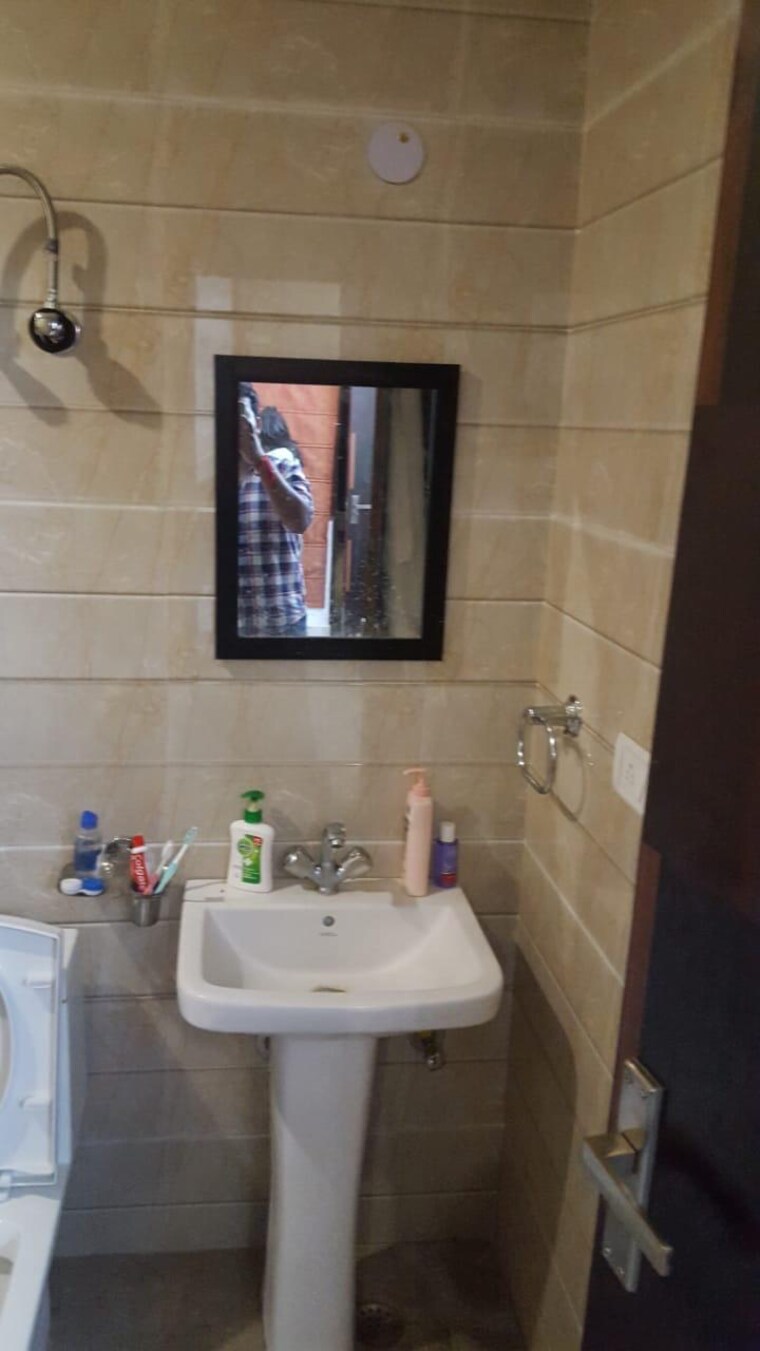 Bathroom, kalkaji 1 Bedroom 700 Sq.Ft. Builder Floor In Kalkaji Delhi 9188037