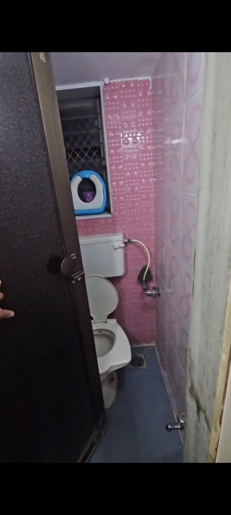 Bathroom, kurla east 1 Bedroom 450 Sq.Ft. Apartment In Kurla East Mumbai 9188045