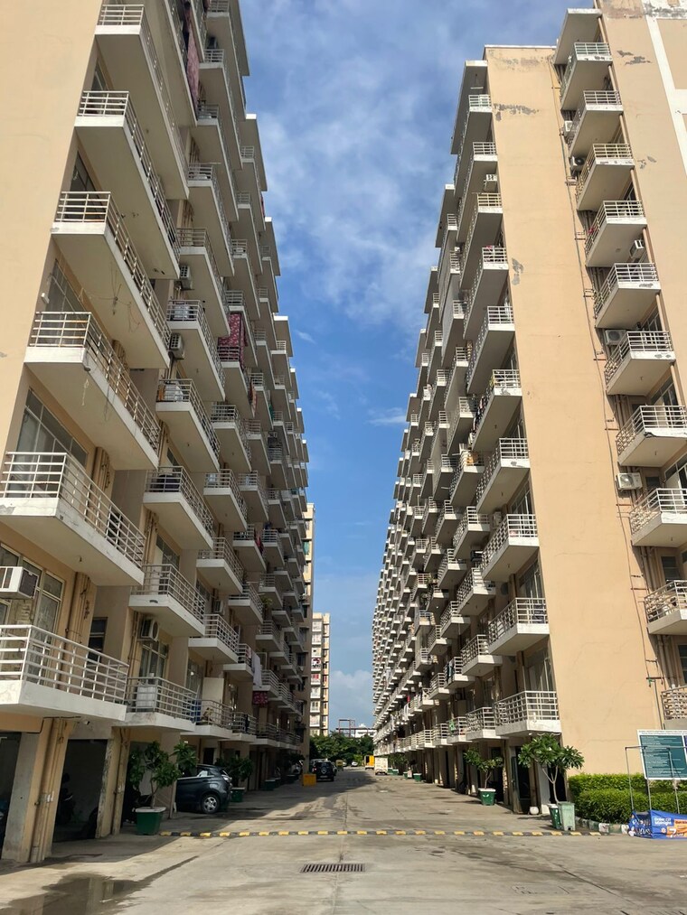 Exterior View, signature-global-park 2 Bedroom 845 Sq.Ft. Apartment In Sohna Sector 36 Gurgaon 9188054