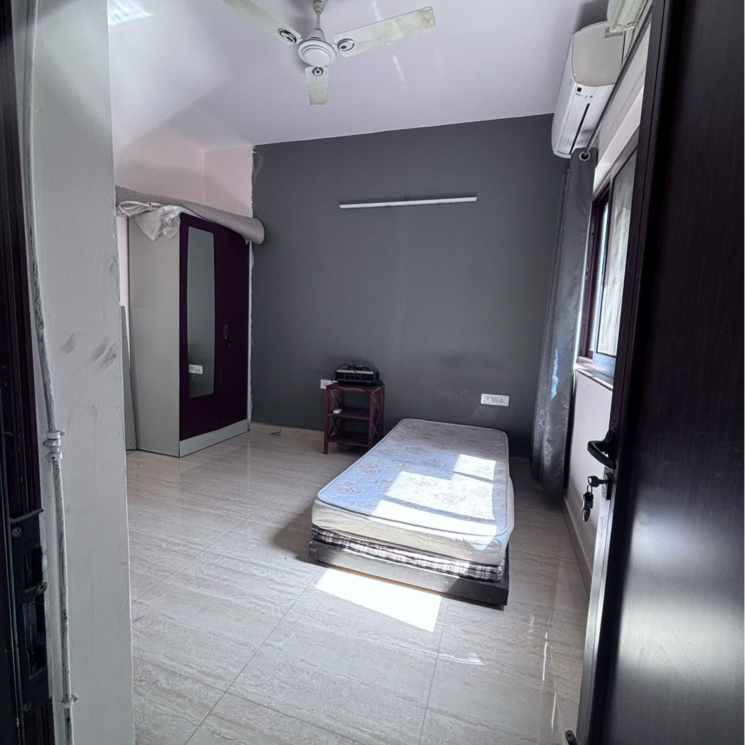 Room, saket 1 RK 400 Sq.Ft. Builder Floor In Saket Delhi 9188086