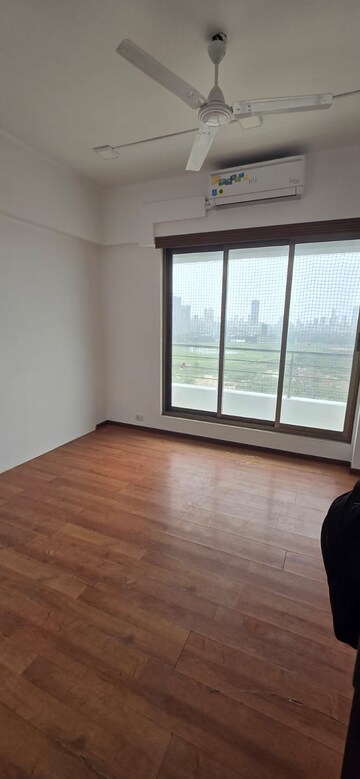 Room in 3 BHK Apartment at Zahra Tower, Worli – for Rent