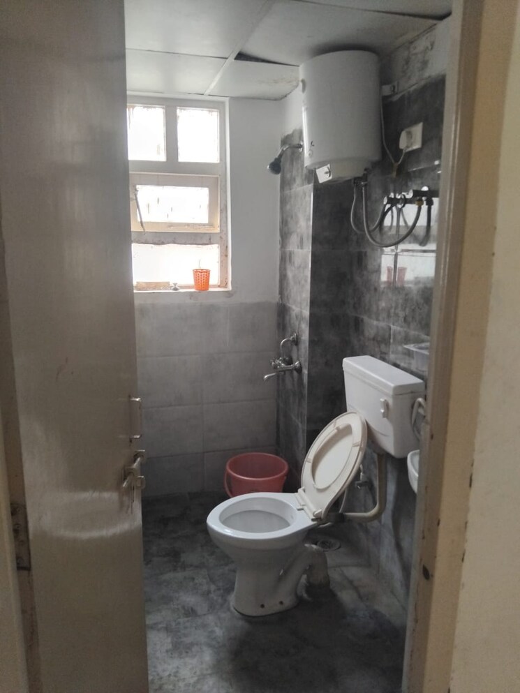 Bathroom, auric-city-homes 1 Bedroom 325 Sq.Ft. Apartment In Sector 82 Faridabad 9188137