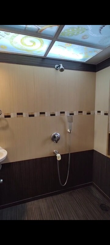 Master Bedroom in 3 BHK Apartment at Ram Kripa Building, Parel – for Rent