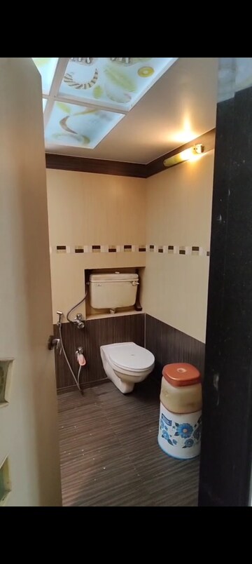 Team Area in 3 BHK Apartment at Ram Kripa Building, Parel – for Rent
