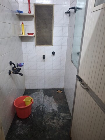 Bathroom in 1.5 BHK Apartment at Manish Darshan Andheri, Andheri East – for Rent