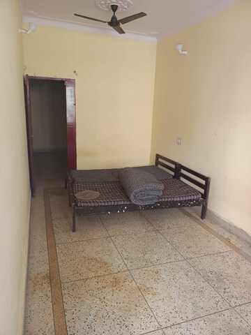 1.5 BHK Independent House For Rent in RWA Apartments Sector 20, Sector 20