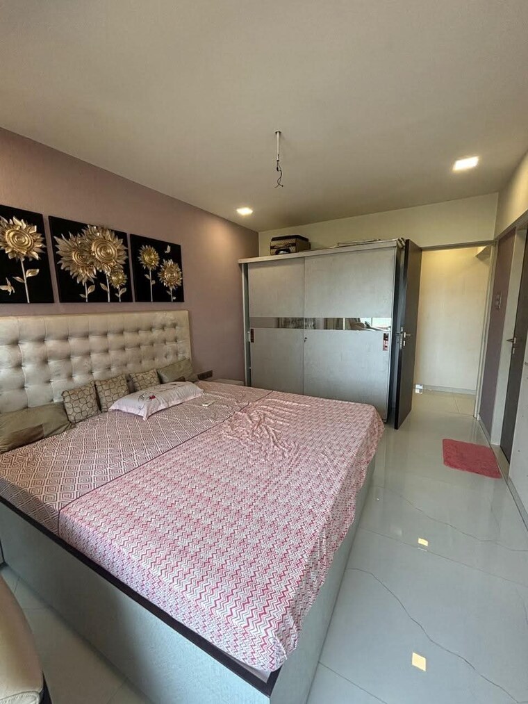 Bedroom, royal-nest-malad-west Pg For Girls In Malad West 9188157