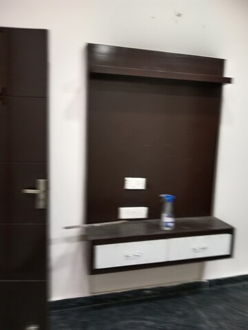 Room in 3 BHK Builder Floor at Ansals Sushant City – for Rent
