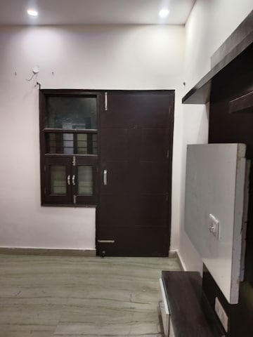 Room in 3 BHK Builder Floor at Ansals Sushant City – for Rent