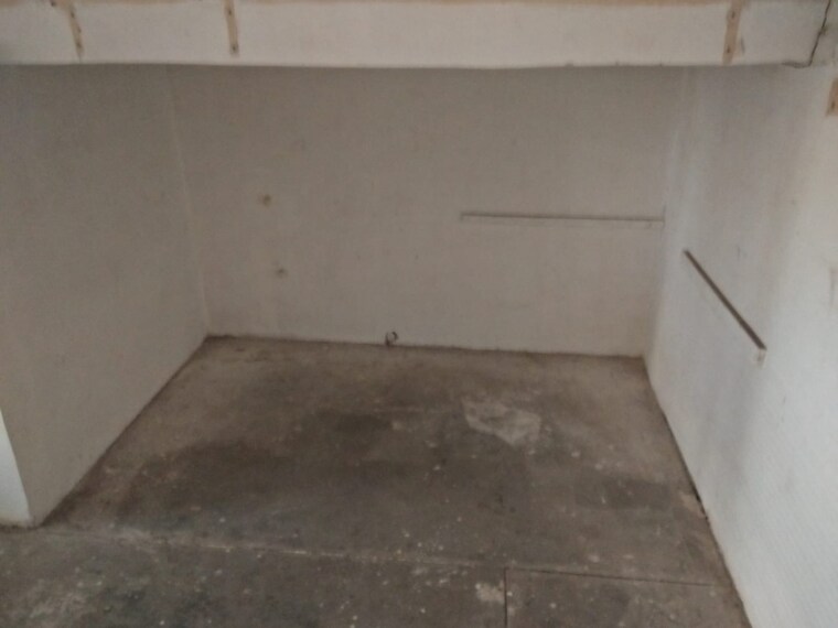 Room, kk-tower-parel Commercial Shop 250 Sq.Ft. In Parel Mumbai 9188229