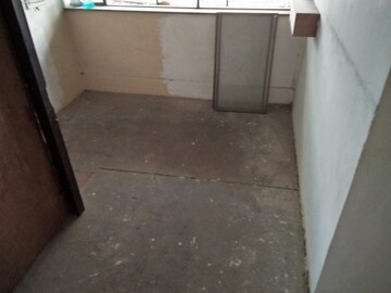 Room in  Shop at KK Tower Parel, Parel – for Rent