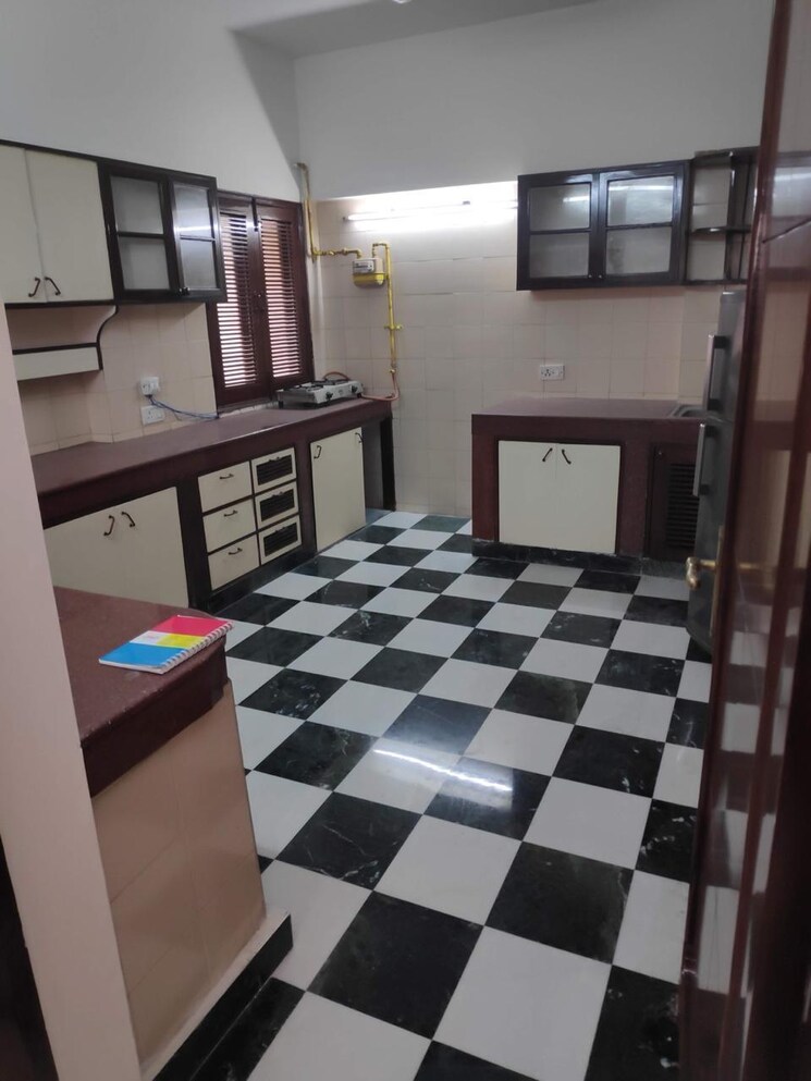 Team Area, safdarjung enclave 2 Bedroom 1500 Sq.Ft. Builder Floor In Safdarjung Enclave Delhi 9188252