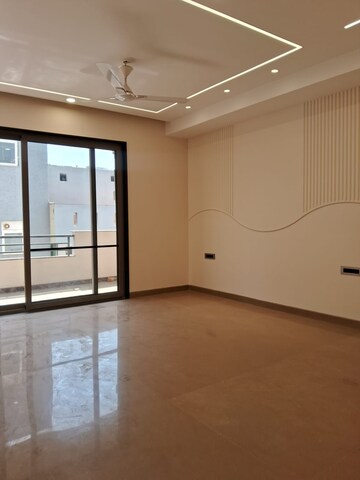 Master Bedroom in 4 BHK Builder Floor at Sector 57 – for Rent