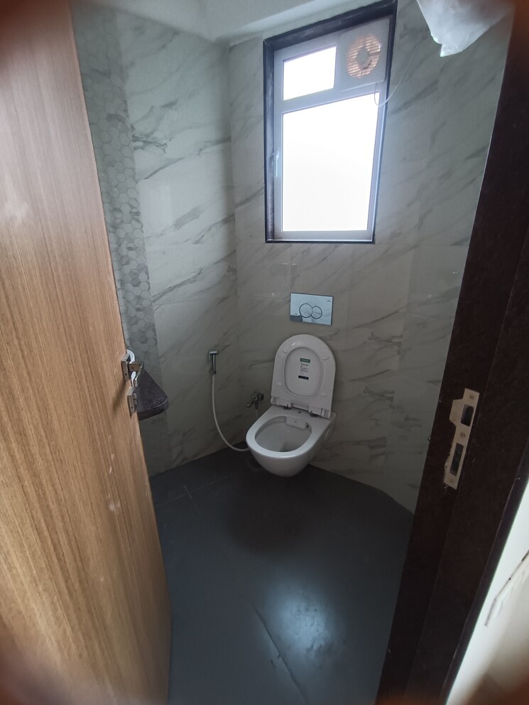 Bathroom, parikh-perry-apartments 2 Bedroom 573 Sq.Ft. Apartment In Malad West Mumbai 9188274