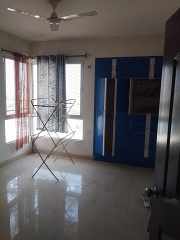 Room in 3.5 BHK Apartment at BBD Green City Sun Breeze Apartments, Gomti Nagar – for Rent