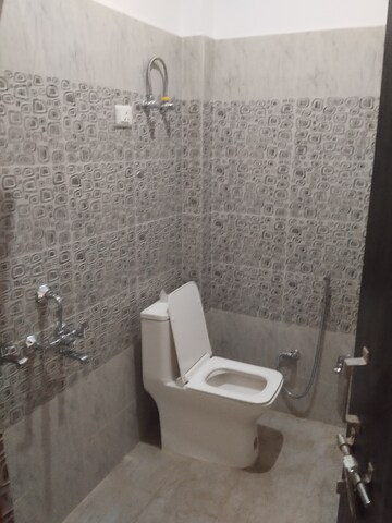 Bathroom in 2 BHK Independent House at Gomti Nagar – for Rent