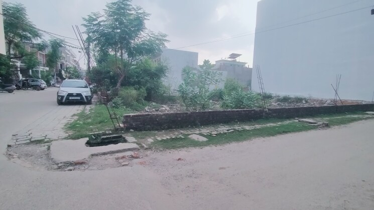 Garden, gomti nagar  3000 Sq.Yd. Plot In Gomti Nagar Lucknow 9188317