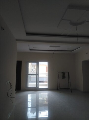 Room in 3 BHK Apartment at Hi Tech City – for Sale