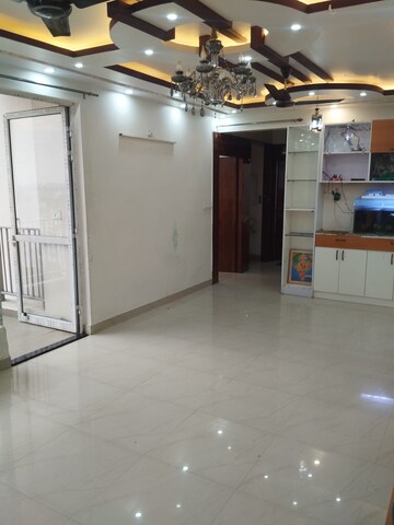 Room in 3 BHK Apartment at BBD Green City Sun Breeze Apartments, Gomti Nagar – for Rent