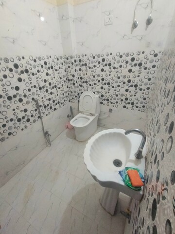 Bathroom in 1.5 BHK Villa at Gomti Nagar – for Rent