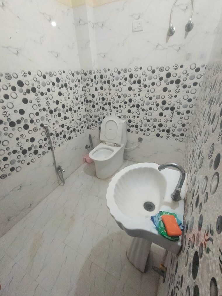 Bathroom, gomti nagar 1.5 Bedroom 800 Sq.Ft. Villa In Gomti Nagar Lucknow 9188333