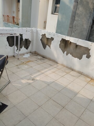 Bathroom in 4 BHK Apartment at Parsvnath Royale Floors, Uattardhona – for Rent