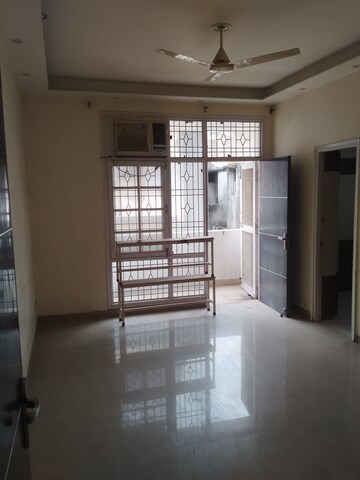 Staircase in 4 BHK Apartment at Parsvnath Royale Floors, Uattardhona – for Rent