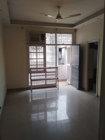 Staircase in 4 BHK Apartment at Parsvnath Royale Floors, Uattardhona – for Rent