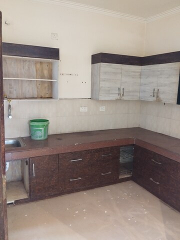 Kitchen in 4 BHK Apartment at Parsvnath Royale Floors, Uattardhona – for Rent