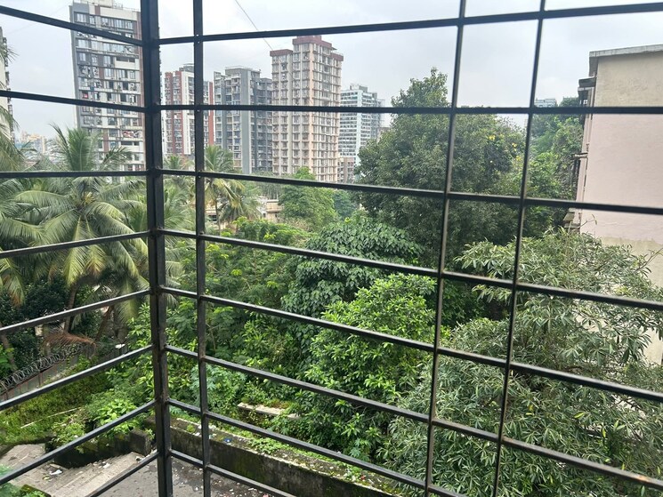 Balcony, malad east Pg For Boys In Malad East 9188338