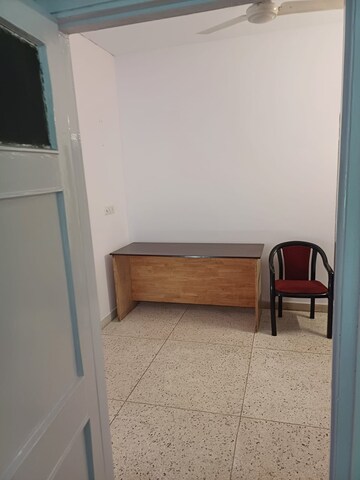 Room in 2 BHK Apartment at Mayur Vihar Phase 1 – for Rent