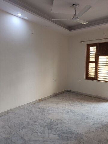 Room in 3 BHK Builder Floor at Ashoka Enclave Faridabad, Sector 34 – for Rent