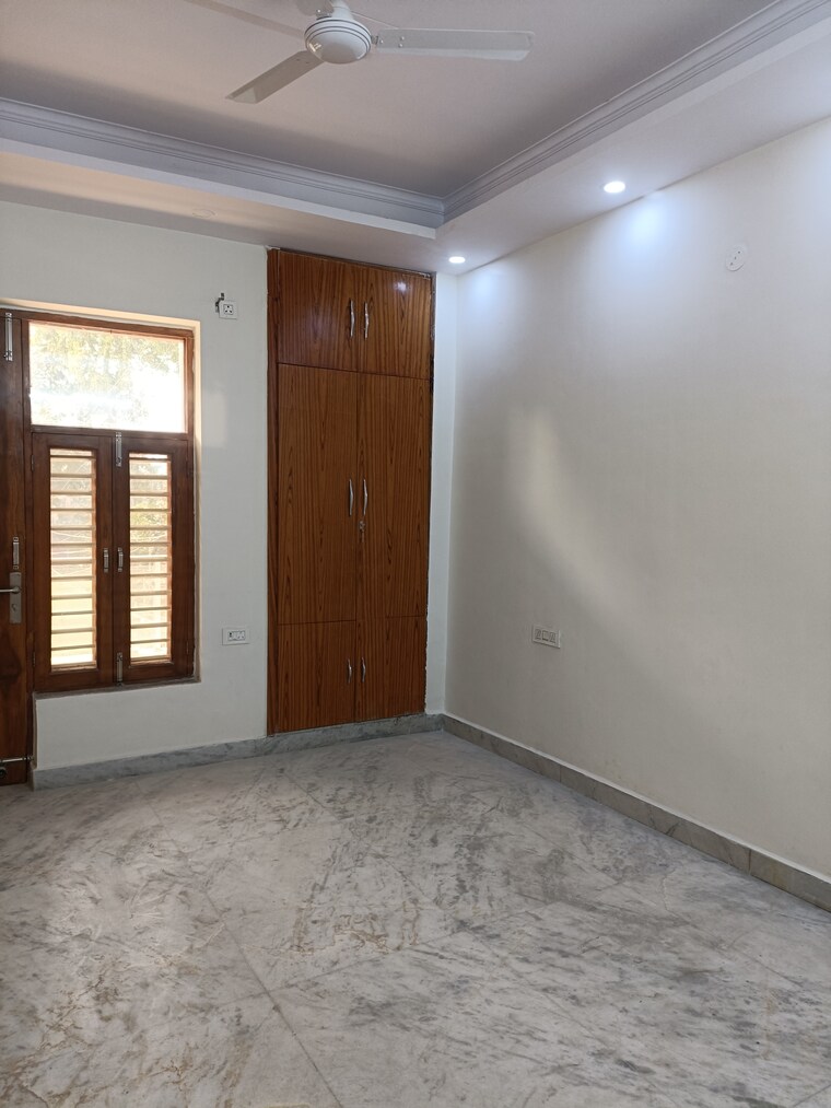 Room, ashoka-enclave-faridabad 3 Bedroom 270 Sq.Yd. Builder Floor In Sector 34 Faridabad 9188465