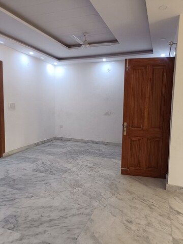 Room in 3 BHK Builder Floor at Ashoka Enclave Faridabad, Sector 34 – for Rent